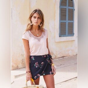 Sézane Pacome Skirt in Navy with flowers